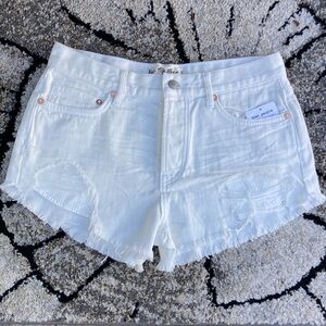 NWT 🐲💙 We The Free Spring White Frayed Hem Short